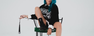 Leia mais sobre o artigo Love and Other Lies e o Pop Punk moderno de Charlotte Sands