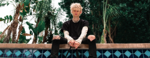 Leia mais sobre o artigo Tickets To My Downfall: a ascensão após inúmeras quedas de Machine Gun Kelly